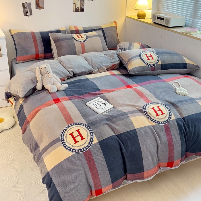 91家纺网 家纺一手货源 找家纺 西引力 2024新款加厚小清新牛奶绒四件套床单款床笠款单被套爆款 洛可