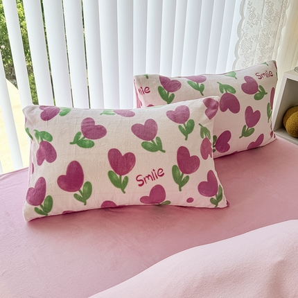 91家纺网 家纺一手货源 找家纺 （总）觅妮家纺 2025新款全消光200g高克重秋冬加厚小清新印花牛奶绒单枕套