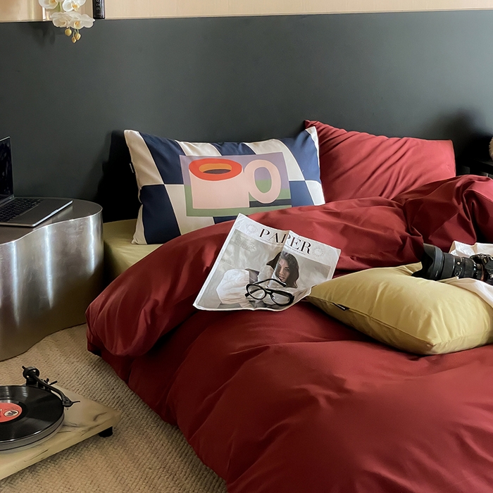 91家纺网 家纺一手货源 找家纺 圆岛家纺 2024秋冬新款纯色孟菲斯博主风时尚全棉磨毛五件套 洛可红拼尼罗绿