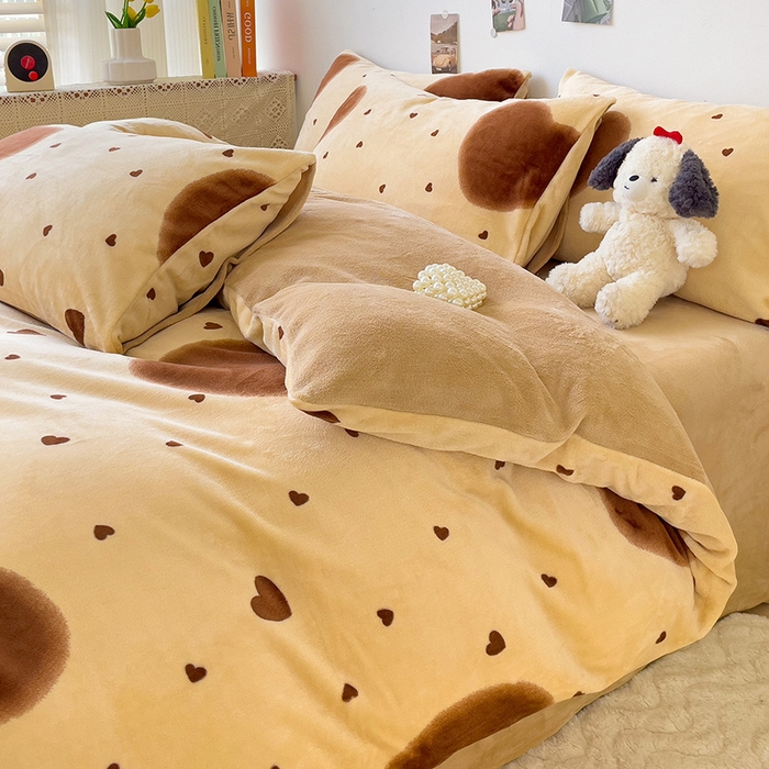 91家纺网 家纺一手货源 找家纺 西引力 2024新款加厚小清新牛奶绒四件套床单款床笠款单被套爆款 心动