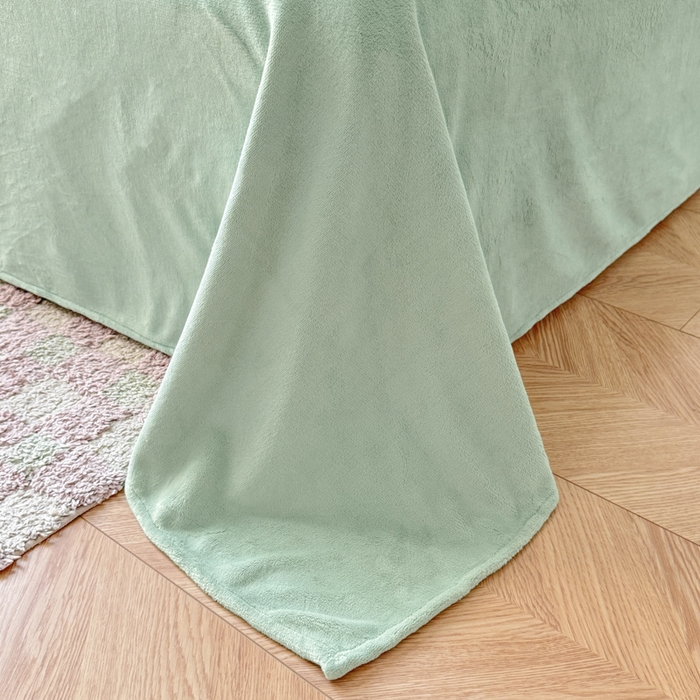 91家纺网 家纺一手货源 找家纺 梦舒羽 2025新款高克重小清新牛奶绒四件套冬季法莱绒珊瑚绒-刺绣小狗系列（风格一） 小萨摩-青提香草绿