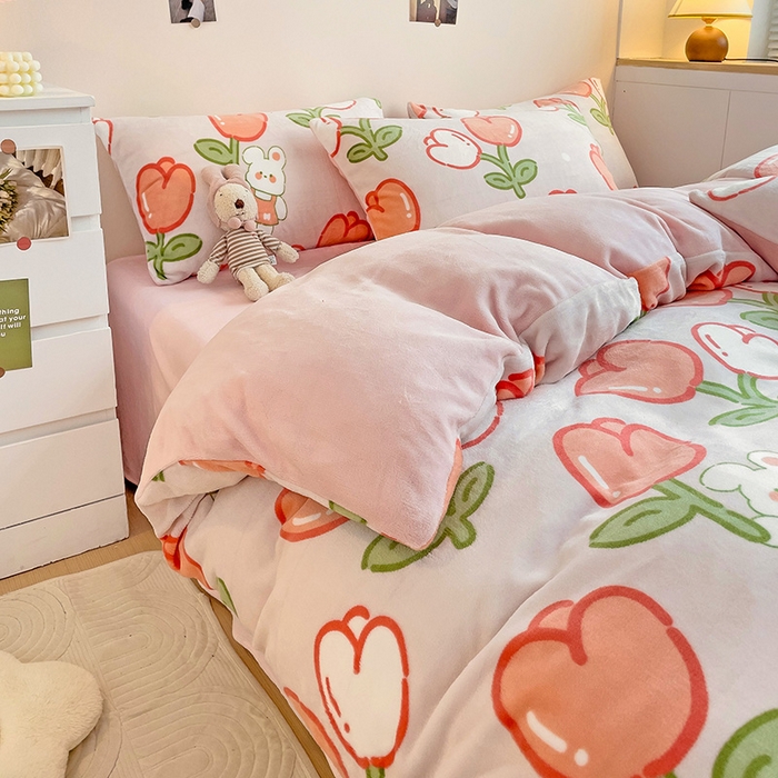 91家纺网 家纺一手货源 找家纺 西引力 2024新款加厚小清新牛奶绒四件套床单款床笠款单被套爆款 幸运兔