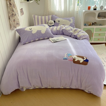 91家纺网 家纺一手货源 找家纺 桃喜 2024新款牛奶绒绣花系列四件套 紫色比熊