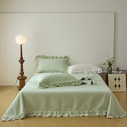 91家纺网 家纺一手货源 找家纺 （总）期遇家居 2024新款出口韩国砂洗工艺床盖直条花边床盖纯棉三件套