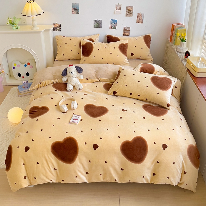 91家纺网 家纺一手货源 找家纺 西引力 2024新款加厚小清新牛奶绒四件套床单款床笠款单被套爆款 心动