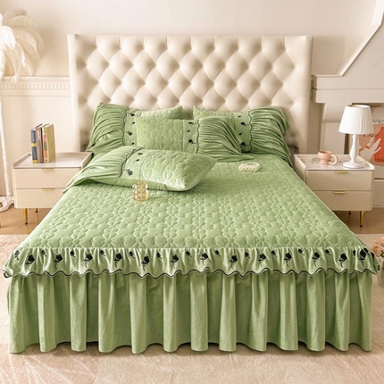 91家纺网 家纺一手货源 找家纺 （总）恋尚 2024新款宝宝绒绣花花边夹棉单床裙--叶洛莉