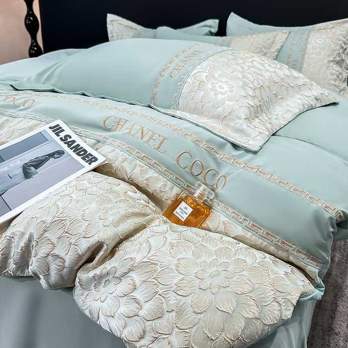 91家纺网 家纺一手货源 找家纺 宅家居 2024芙蓉并蒂-新款轻奢拼接亲肤精梳棉磨毛浮雕刺绣四件套 芙蓉并蒂-抹茶绿