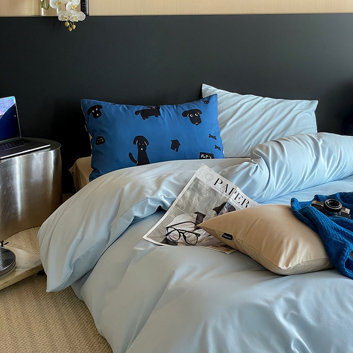 91家纺网 家纺一手货源 找家纺 圆岛家纺 2024秋冬新款纯色孟菲斯博主风时尚全棉磨毛五件套 圣迪蓝拼可可奶棕