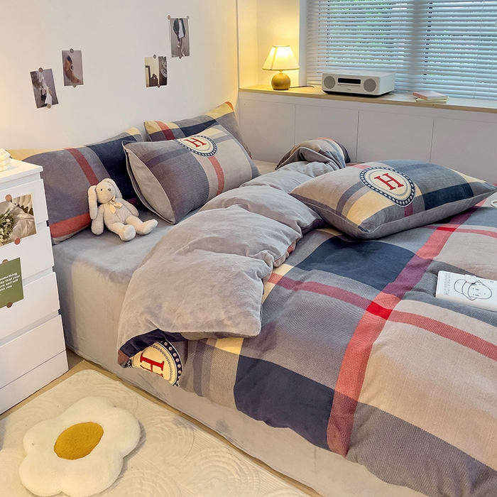 91家纺网 家纺一手货源 找家纺 西引力 2024新款加厚小清新牛奶绒四件套床单款床笠款单被套爆款 洛可