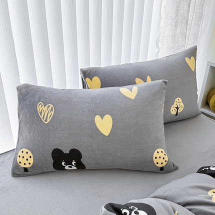 91家纺网 家纺一手货源 找家纺 （总）觅妮家纺 2025新款全消光200g高克重秋冬加厚小清新印花牛奶绒单枕套