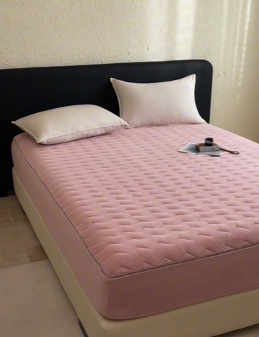 91家纺网 家纺一手货源 找家纺 法芙娜家纺 2024新款波浪纹牛奶绒夹棉床笠（控价券后价不低于128/138/148） 粉