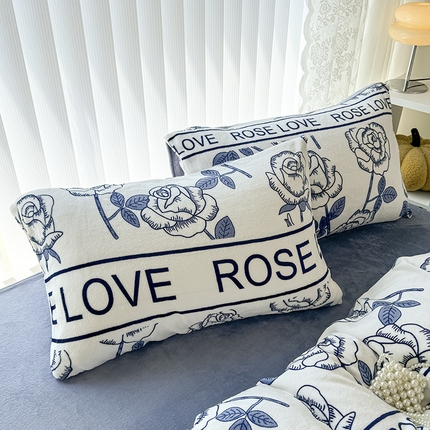 91家纺网 家纺一手货源 找家纺 （总）觅妮家纺 2025新款全消光200g高克重秋冬加厚小清新印花牛奶绒单枕套