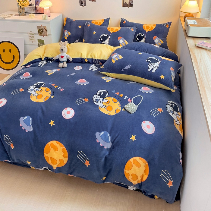 91家纺网 家纺一手货源 找家纺 西引力 2024新款加厚小清新牛奶绒四件套床单款床笠款单被套爆款 太空人