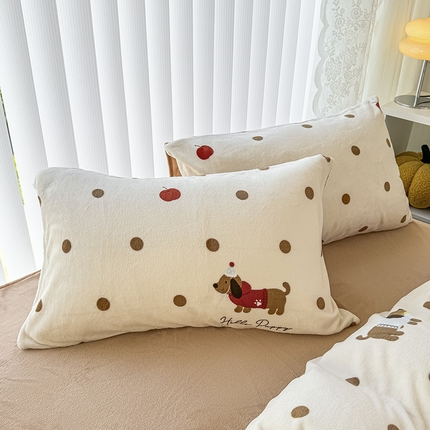 91家纺网 家纺一手货源 找家纺 （总）觅妮家纺 2025新款全消光200g高克重秋冬加厚小清新印花牛奶绒单枕套