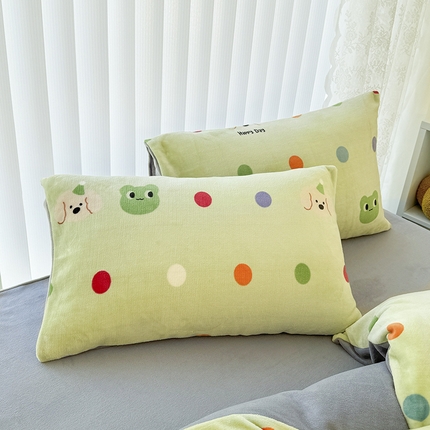 91家纺网 家纺一手货源 找家纺 （总）觅妮家纺 2025新款全消光200g高克重秋冬加厚小清新印花牛奶绒单枕套