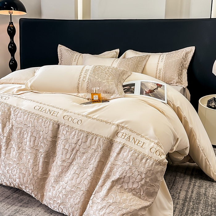 91家纺网 家纺一手货源 找家纺 宅家居 2024芙蓉并蒂-新款轻奢拼接亲肤精梳棉磨毛浮雕刺绣四件套 芙蓉并蒂-香槟金
