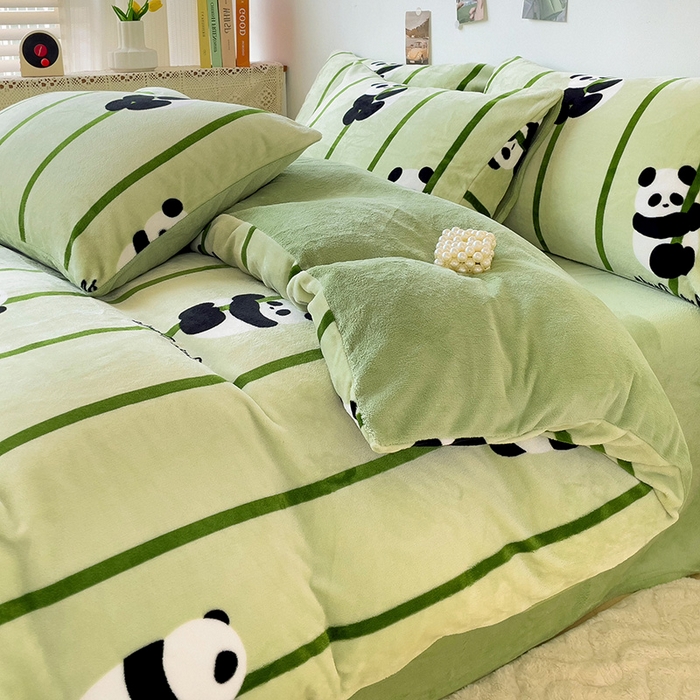 91家纺网 家纺一手货源 找家纺 西引力 2024新款加厚小清新牛奶绒四件套床单款床笠款单被套爆款 熊猫乐园