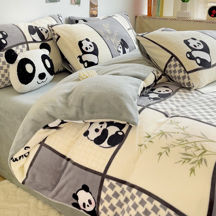 91家纺网 家纺一手货源 找家纺 西引力 2024新款加厚小清新牛奶绒四件套床单款床笠款单被套爆款 熊猫皮皮