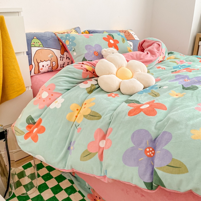 91家纺网 家纺一手货源 找家纺 西引力 2024新款加厚小清新牛奶绒四件套床单款床笠款单被套爆款 万紫千红