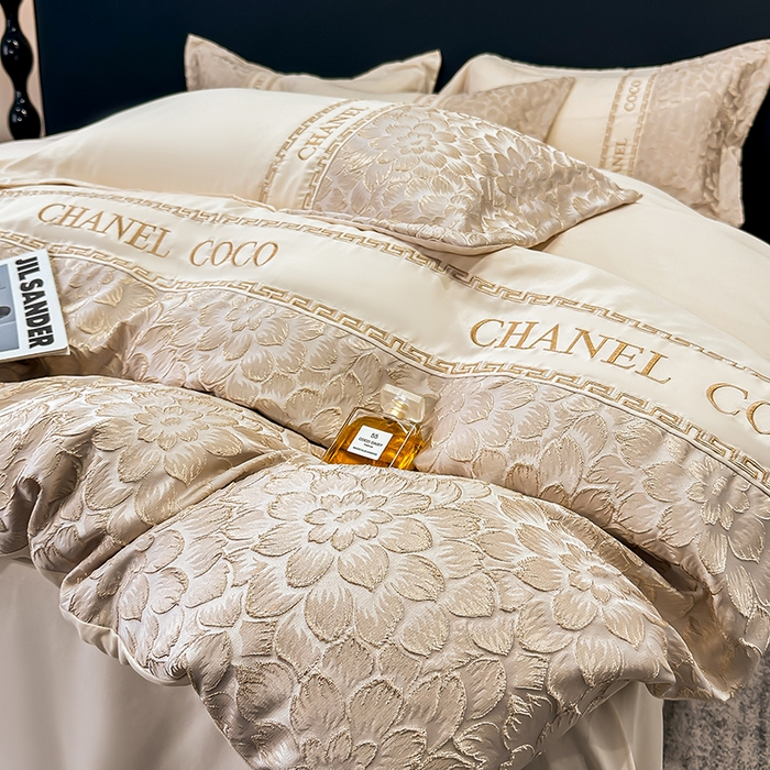 91家纺网 家纺一手货源 找家纺 宅家居 2024芙蓉并蒂-新款轻奢拼接亲肤精梳棉磨毛浮雕刺绣四件套 芙蓉并蒂-香槟金