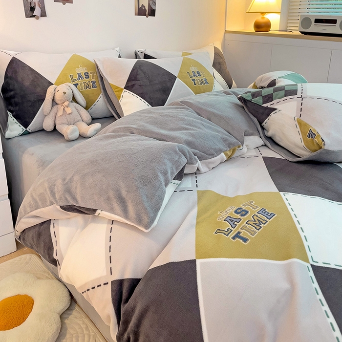 91家纺网 家纺一手货源 找家纺 西引力 2024新款加厚小清新牛奶绒四件套床单款床笠款单被套爆款 菱格