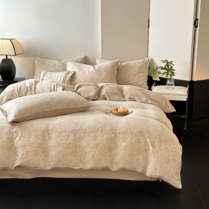 91家纺网 家纺一手货源 找家纺 典曼家纺 2024秋冬新款A类三层纱加厚磨毛大提花四件套 洛丽塔-米