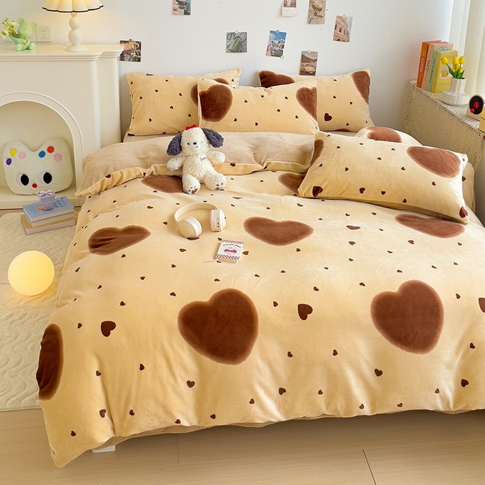 91家纺网 家纺一手货源 找家纺 西引力 2024新款加厚小清新牛奶绒四件套床单款床笠款单被套爆款 心动