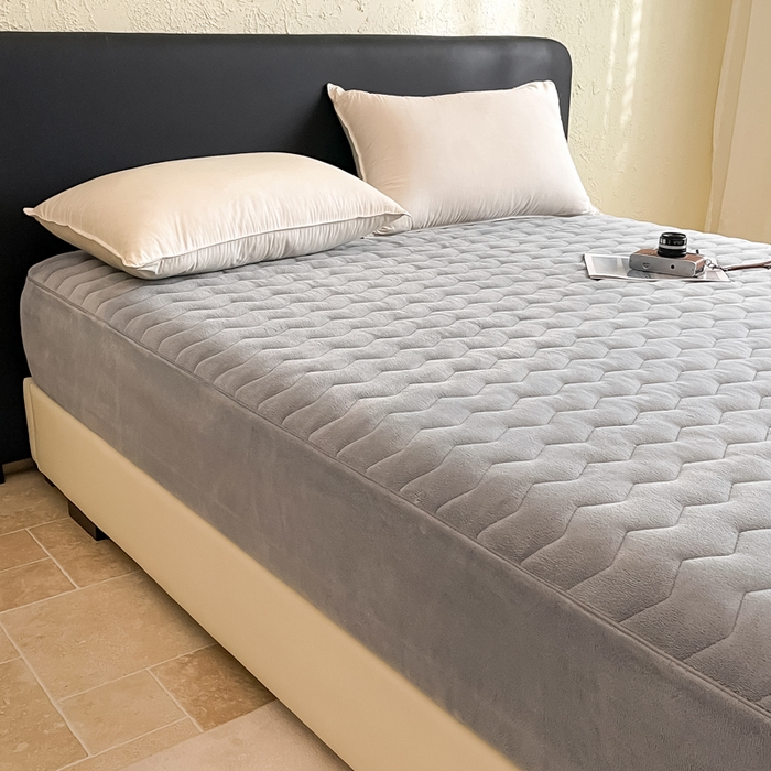 91家纺网 家纺一手货源 找家纺 法芙娜家纺 2024新款波浪纹牛奶绒夹棉床笠（控价券后价不低于128/138/148） 灰