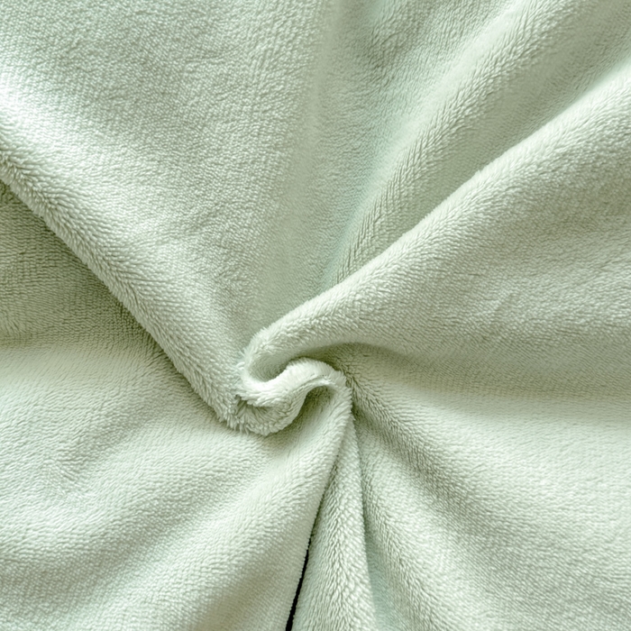 91家纺网 家纺一手货源 找家纺 梦舒羽 2025新款高克重小清新牛奶绒四件套冬季法莱绒珊瑚绒-刺绣小狗系列（风格一） 小萨摩-青提香草绿