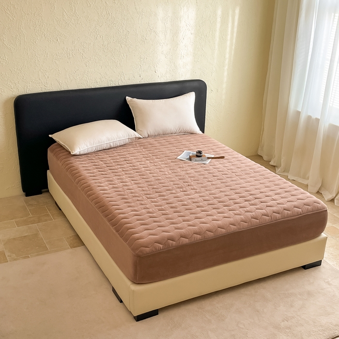 91家纺网 家纺一手货源 找家纺 法芙娜家纺 2024新款波浪纹牛奶绒夹棉床笠（控价券后价不低于128/138/148） 咖