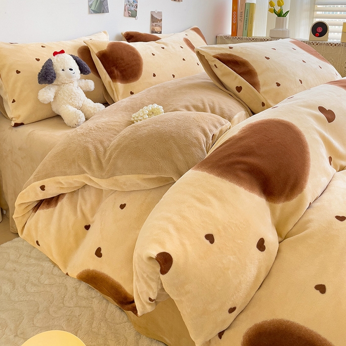 91家纺网 家纺一手货源 找家纺 西引力 2024新款加厚小清新牛奶绒四件套床单款床笠款单被套爆款 心动