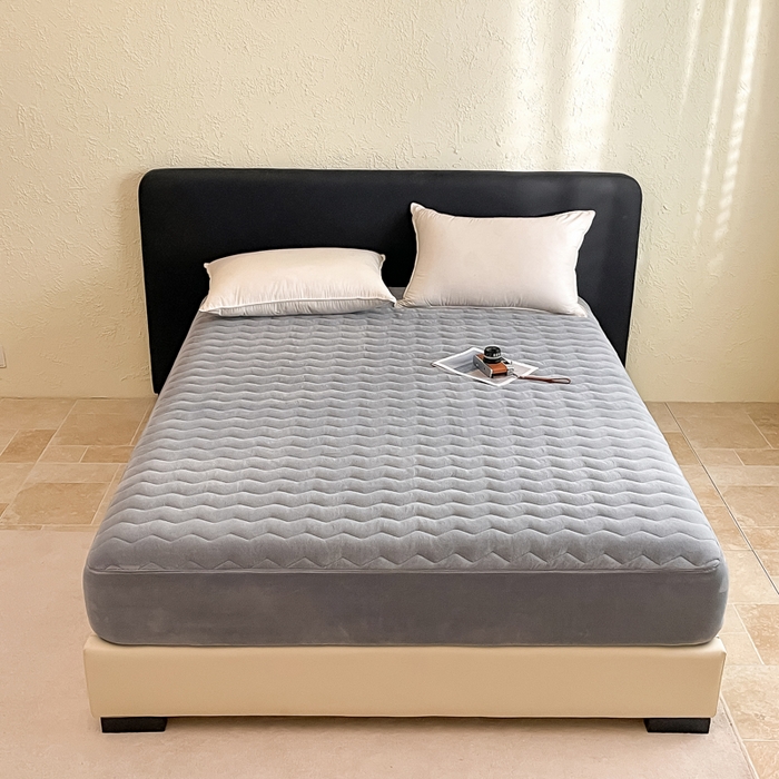 91家纺网 家纺一手货源 找家纺 法芙娜家纺 2024新款波浪纹牛奶绒夹棉床笠（控价券后价不低于128/138/148） 灰