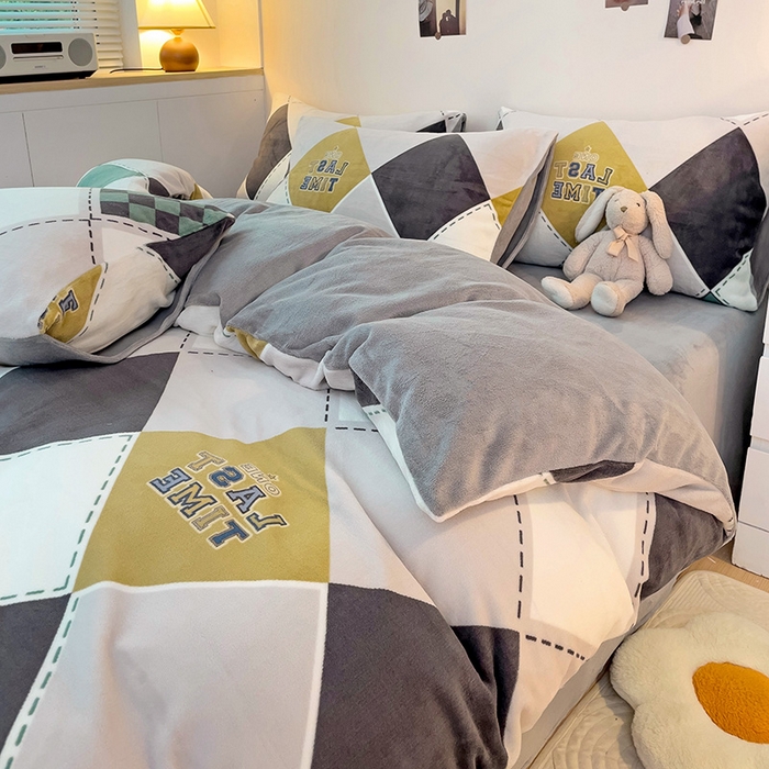 91家纺网 家纺一手货源 找家纺 西引力 2024新款加厚小清新牛奶绒四件套床单款床笠款单被套爆款 菱格