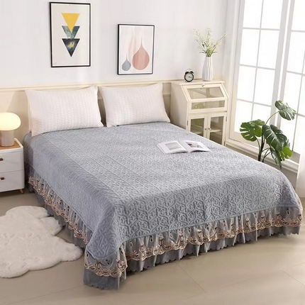 91家纺网 家纺一手货源 找家纺 悦织湾家纺 2025新款纯色色织牛奶绒夹棉床盖双层蕾丝花边床裙床盖轻奢时尚床品直播电商热销款外贸跨境新品 兰灰