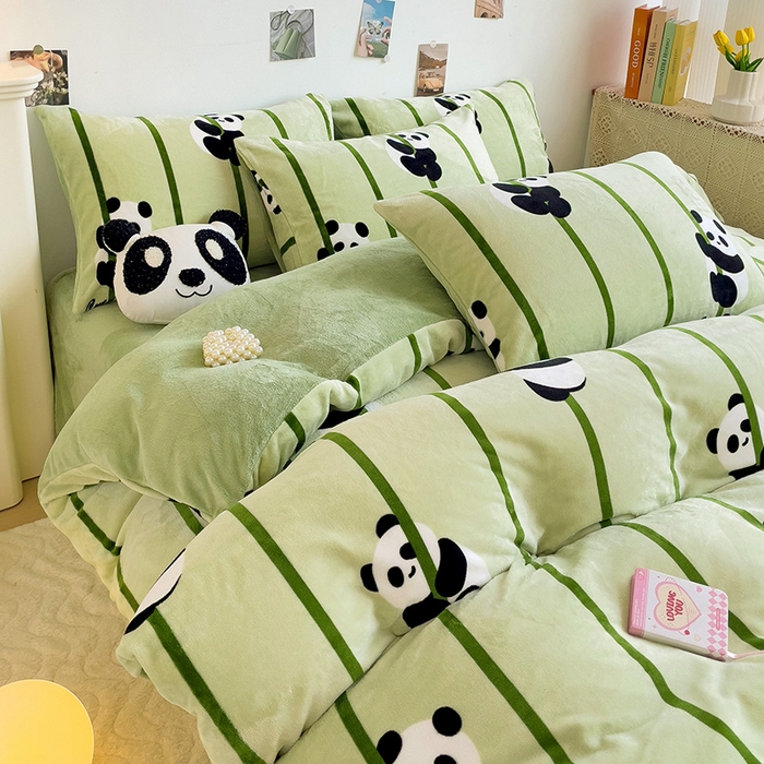 91家纺网 家纺一手货源 找家纺 西引力 2024新款加厚小清新牛奶绒四件套床单款床笠款单被套爆款 熊猫乐园