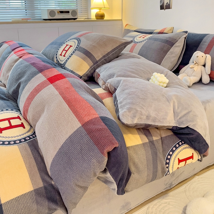 91家纺网 家纺一手货源 找家纺 西引力 2024新款加厚小清新牛奶绒四件套床单款床笠款单被套爆款 洛可