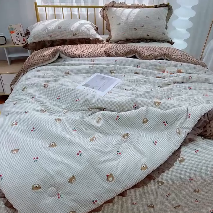 91家纺网 家纺一手货源 找家纺 暖居 2024暖居韩版纯棉豆豆被高温砂洗床盖四件套同款全棉被套熊头格子