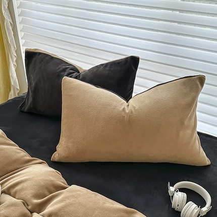 91家纺网 家纺一手货源 找家纺 （总）觅妮家纺 2025新款全消光200g简约高克重秋冬加厚双拼牛奶绒单枕套直播