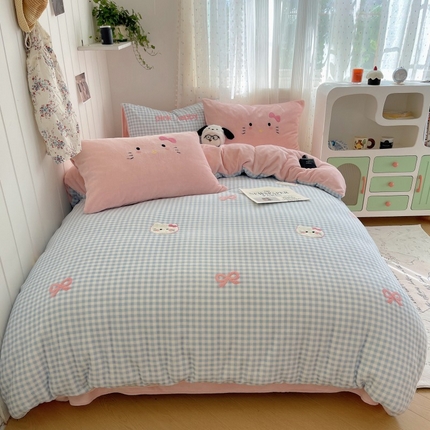 91家纺网 家纺一手货源 找家纺 （总）顾里家纺 2024秋冬新款格子猫咪毛巾绣牛奶绒四件套