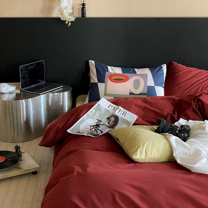 91家纺网 家纺一手货源 找家纺 圆岛家纺 2024秋冬新款纯色孟菲斯博主风时尚全棉磨毛五件套 洛可红拼尼罗绿