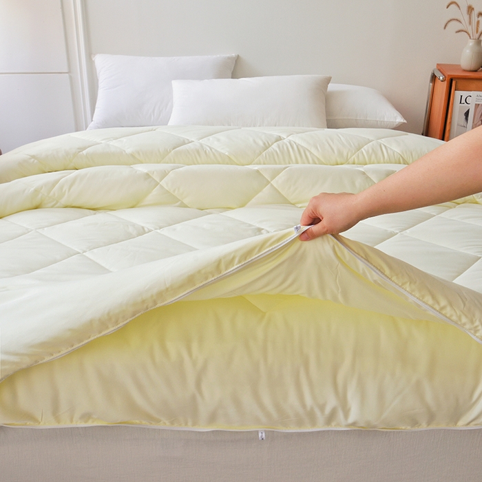 91家纺网 家纺一手货源 找家纺 德芙家纺 2024新款德芙双胎被被拉链款磨毛斜格二合一子母被被子被芯 斜格-米黄