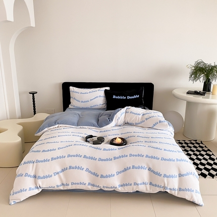 91家纺网 家纺一手货源 找家纺 时光里 2024新款牛奶绒四件套--字母 字母-蓝白