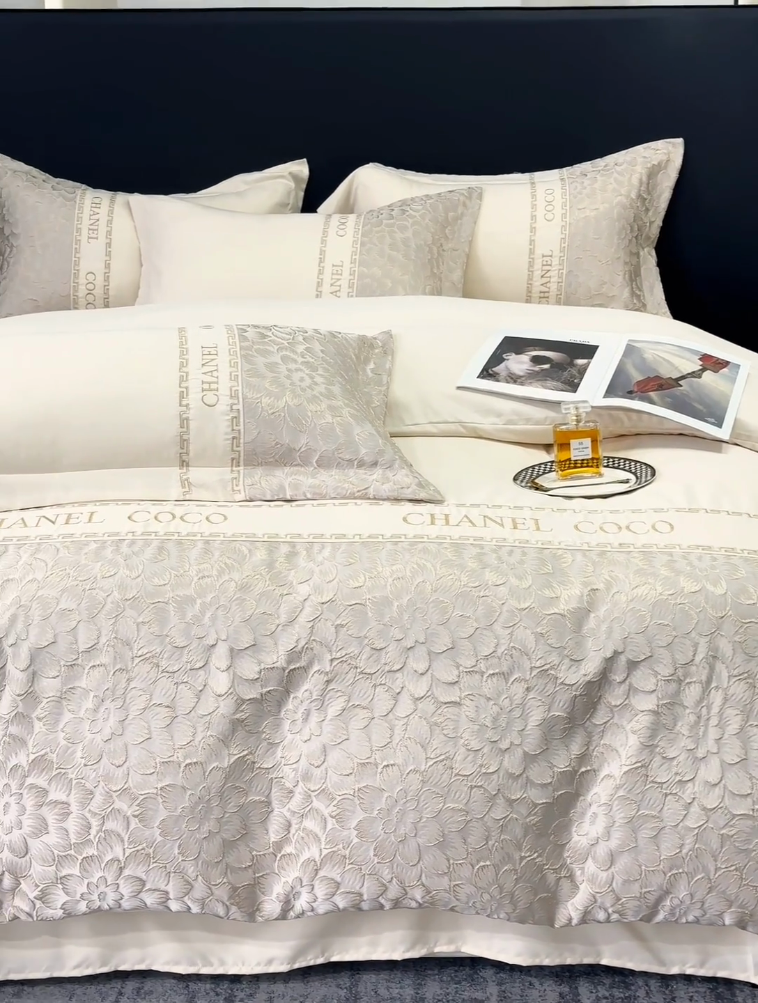 91家纺网 家纺一手货源 找家纺 宅家居 2024芙蓉并蒂-新款轻奢拼接亲肤精梳棉磨毛浮雕刺绣四件套 芙蓉并蒂-香槟金