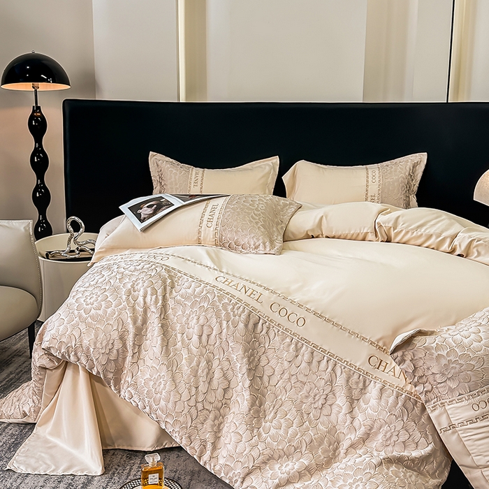 91家纺网 家纺一手货源 找家纺 宅家居 2024芙蓉并蒂-新款轻奢拼接亲肤精梳棉磨毛浮雕刺绣四件套 芙蓉并蒂-香槟金