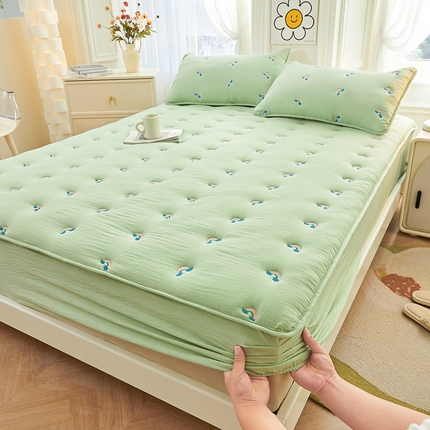 91家纺网 家纺一手货源 找家纺 迪梦思家纺 2024新款A类亲肤原棉刺绣床笠床垫保护套--彩虹系列 彩虹-豆绿