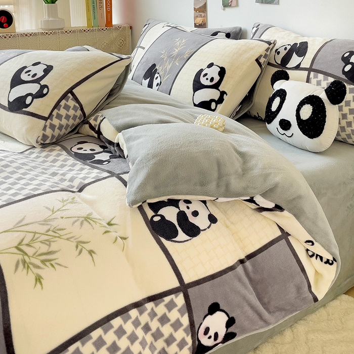 91家纺网 家纺一手货源 找家纺 西引力 2024新款加厚小清新牛奶绒四件套床单款床笠款单被套爆款 熊猫皮皮