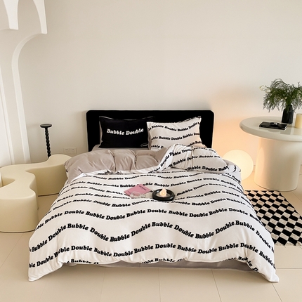 91家纺网 家纺一手货源 找家纺 时光里 2024新款牛奶绒四件套--字母 字母-黑白