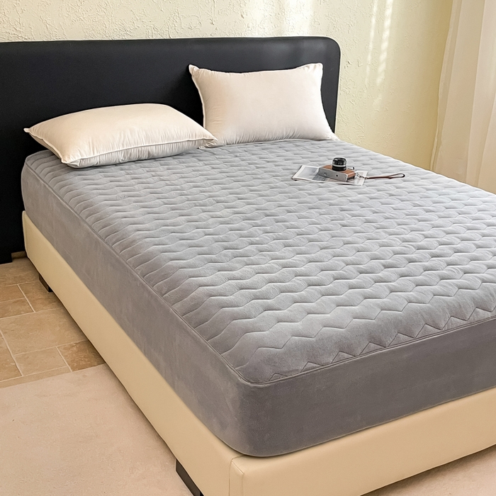 91家纺网 家纺一手货源 找家纺 法芙娜家纺 2024新款波浪纹牛奶绒夹棉床笠（控价券后价不低于128/138/148） 灰