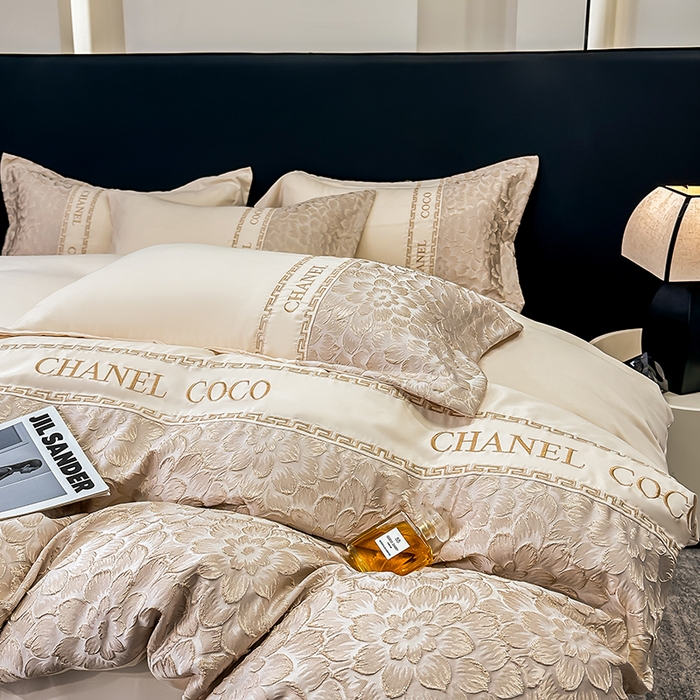 91家纺网 家纺一手货源 找家纺 宅家居 2024芙蓉并蒂-新款轻奢拼接亲肤精梳棉磨毛浮雕刺绣四件套 芙蓉并蒂-香槟金