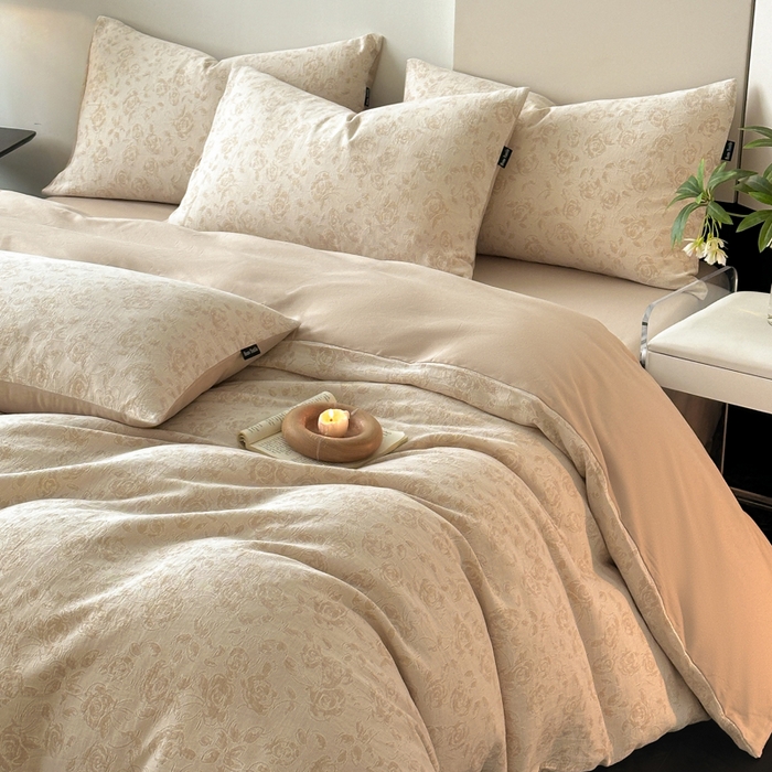 91家纺网 家纺一手货源 找家纺 典曼家纺 2024秋冬新款A类三层纱加厚磨毛大提花四件套 洛丽塔-米